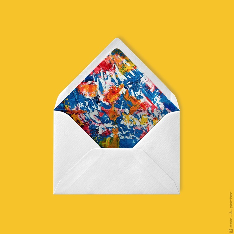 Diseño de sobre forrado verjurado beige con fondo de acuarela abstracto multicolor para Invitación de Boda