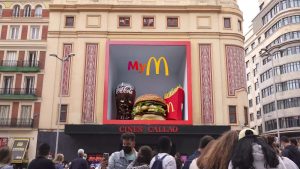McDonald’s se publicita en Callao City Lights