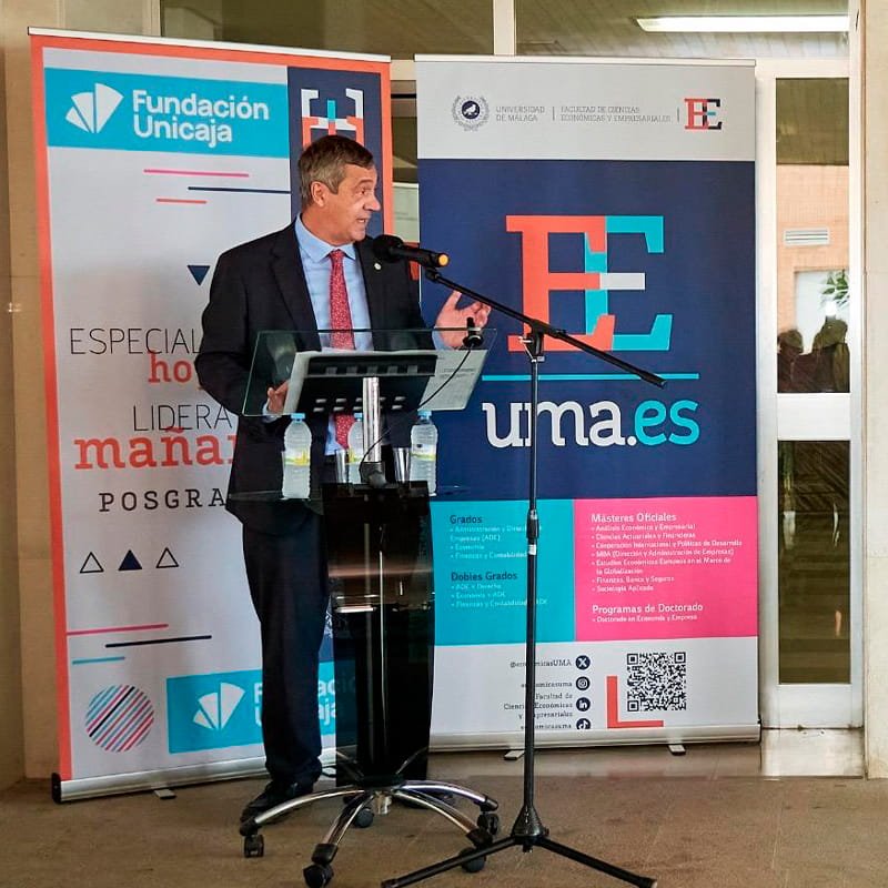 Diseño de Roll Up para las aulas de Másteres de la Facultad de Ciencias Económicas y Empresariales de la Universidad de Málaga